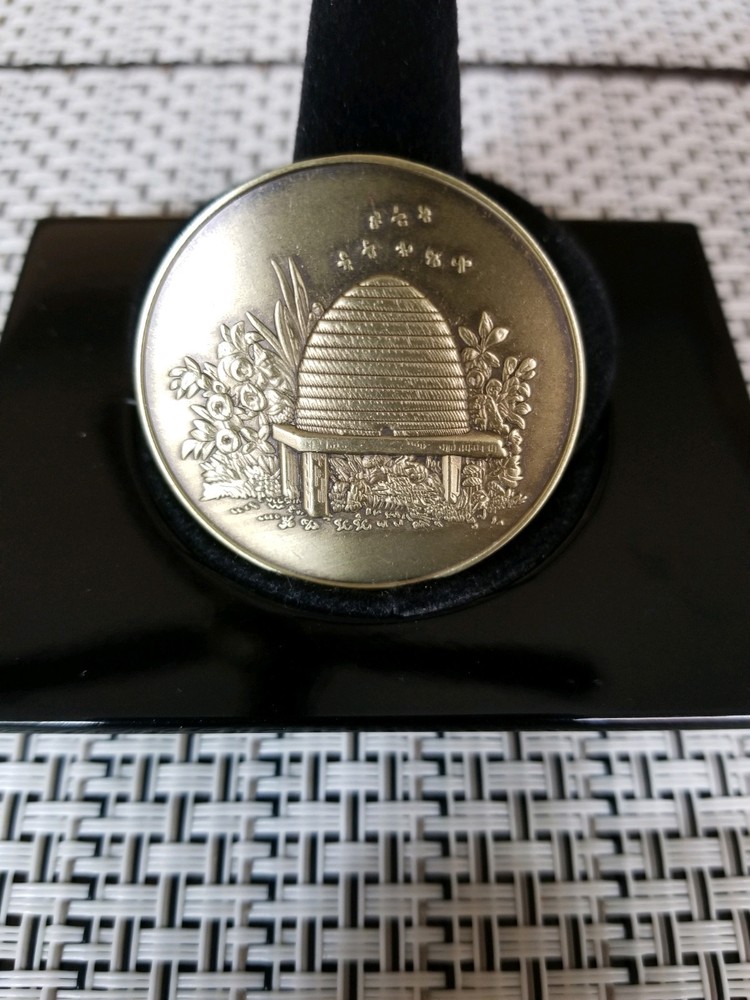 1.5" Masonic Beehive Lapel Pin