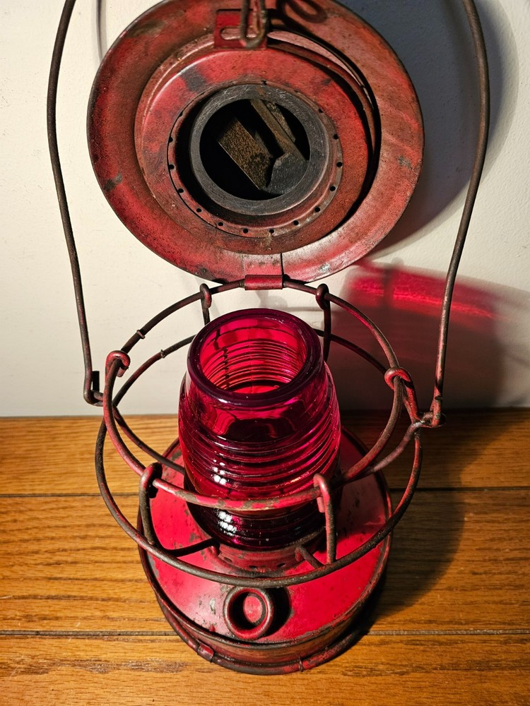 VINTAGE HANDLAN ST LUIS RAILROAD LANTERN