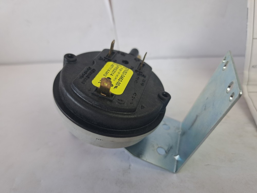 Cleveland Controls Ns2-0462-00 Plastic Air Switch