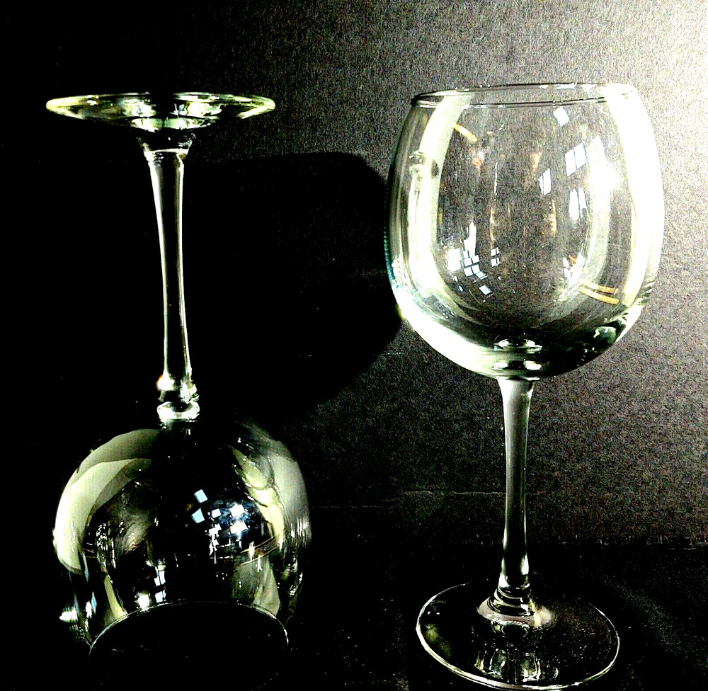 CLEAR WINE GLASSES  2