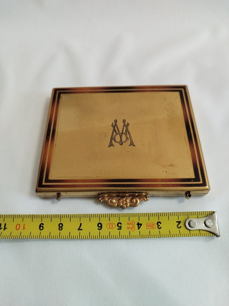 Powder puff Vintage container Flip - Top Compact
