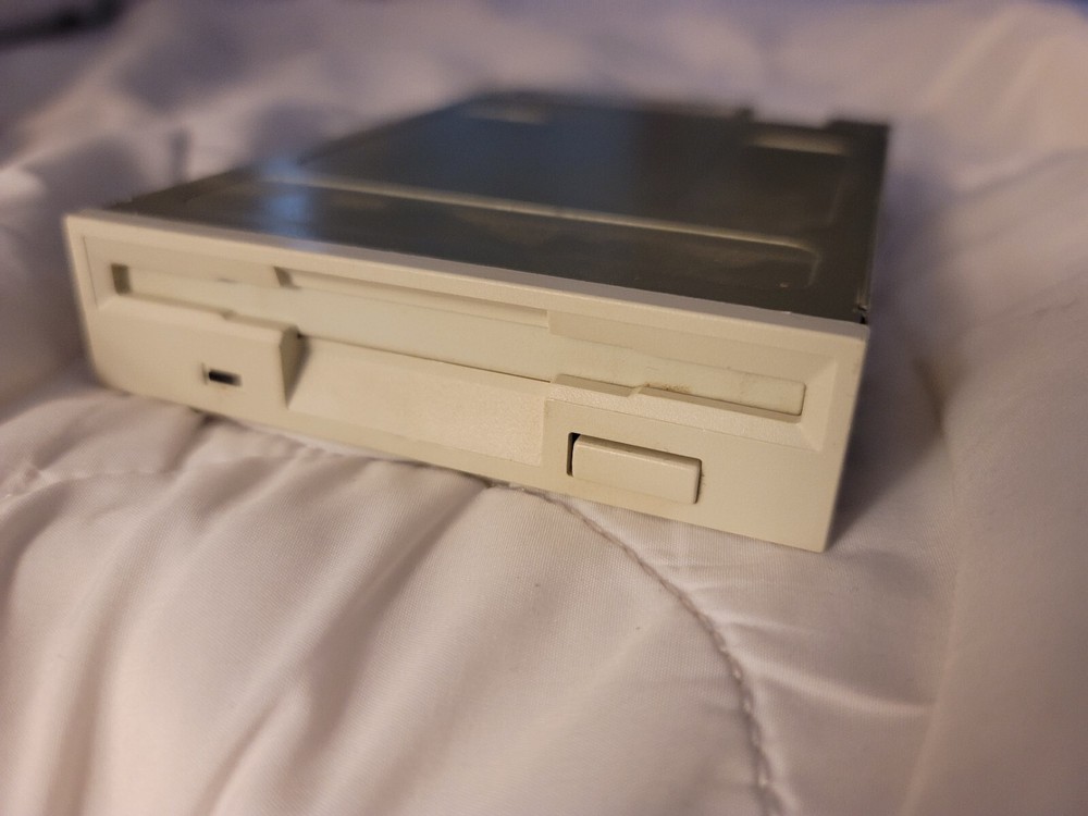 Newtronics Mitsumi D359T6 Floppy Drive