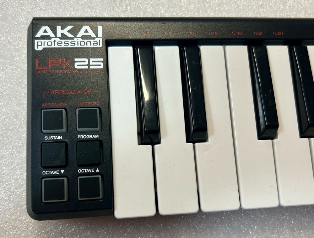 Akai LPK25 USB Mini Performance MIDI Keyboard