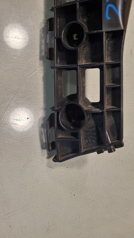 PRIUS 2014 RH FRONT BUMP BRACKET
