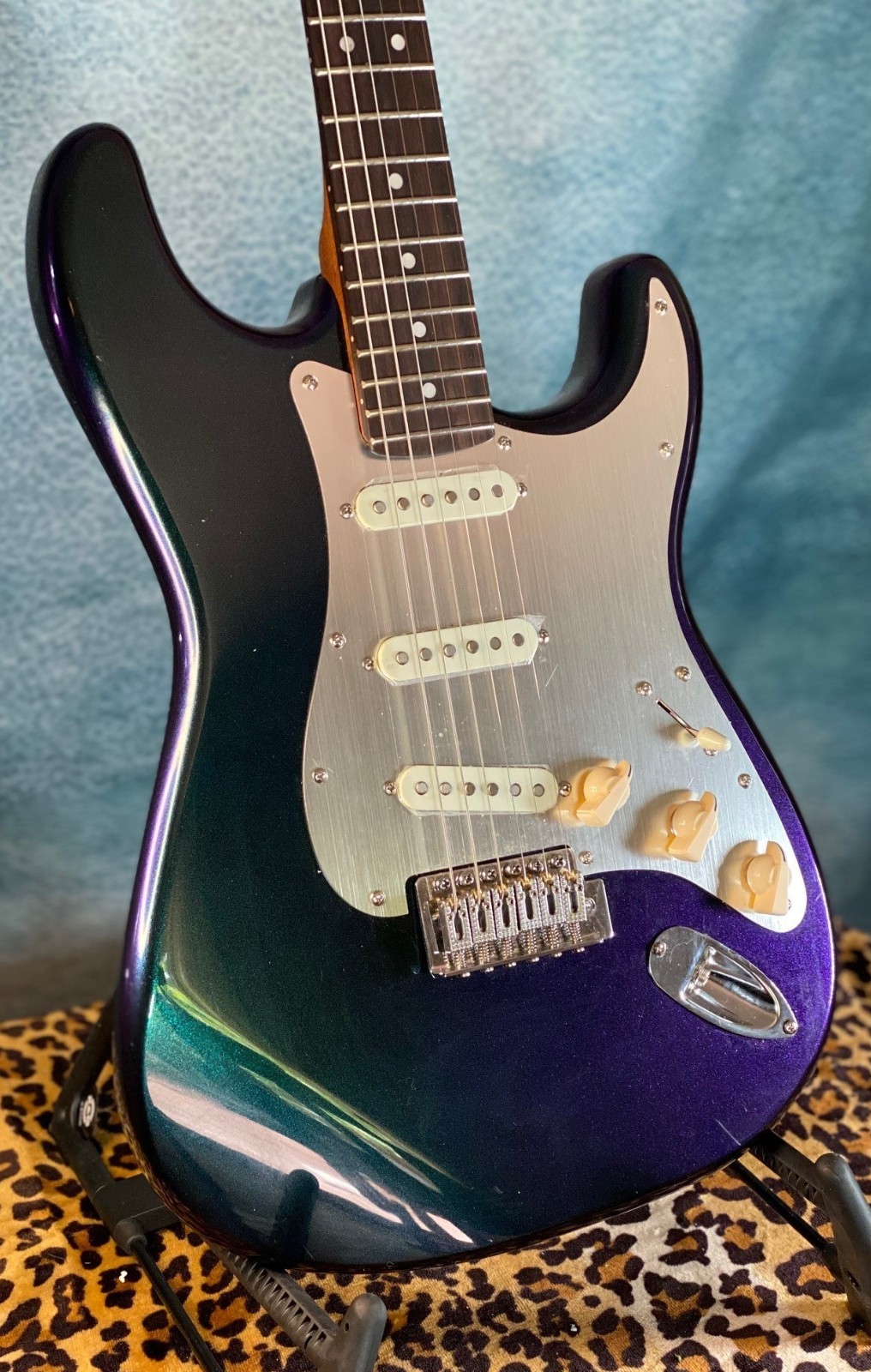 Stunning Chameleon Blue/Teal/Purple Fender Stratocaster HSH Alder Replacemt Body