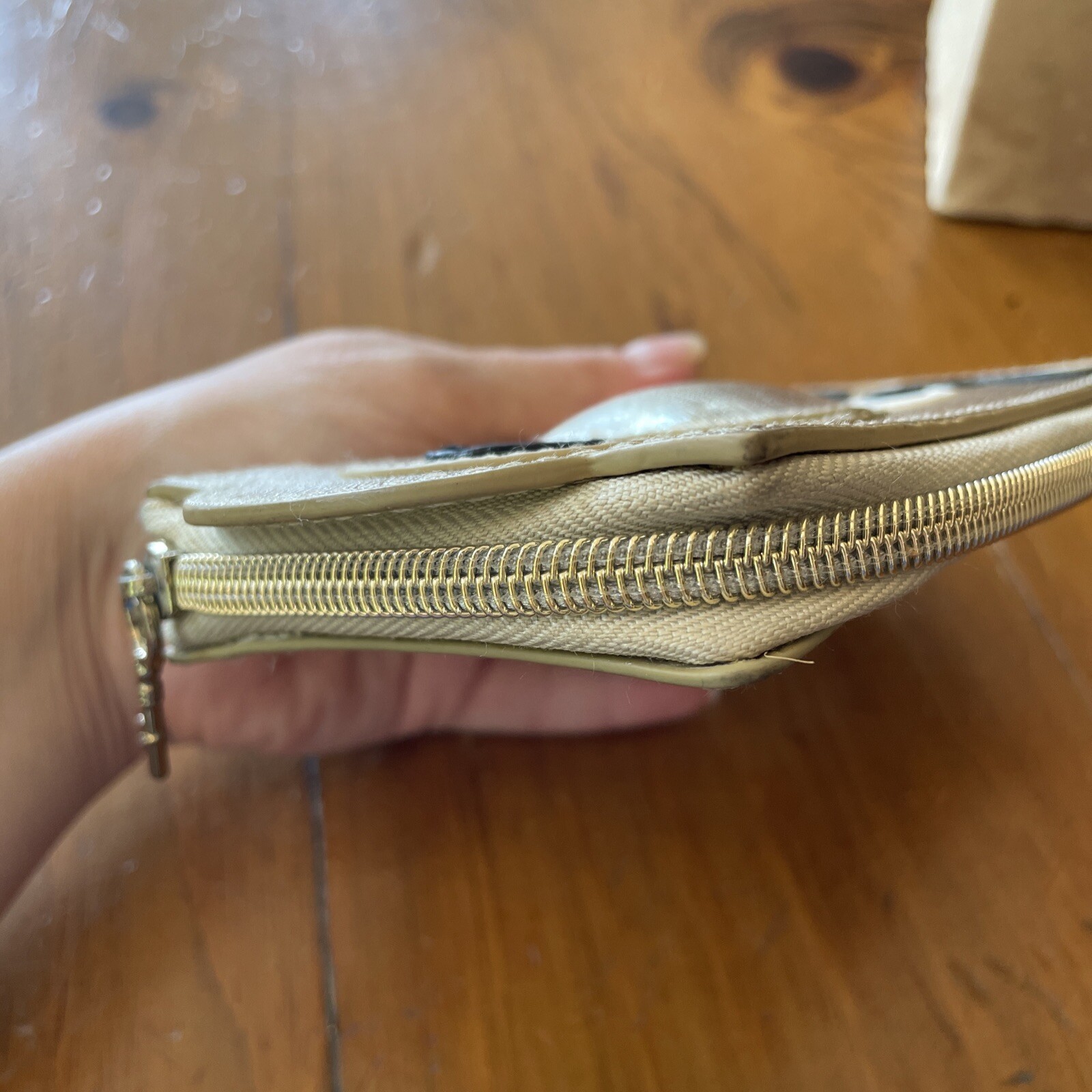 Disney Parks Alice in Wonderland Doorknob Coin Purse Wallet Pouch Zipper Retired