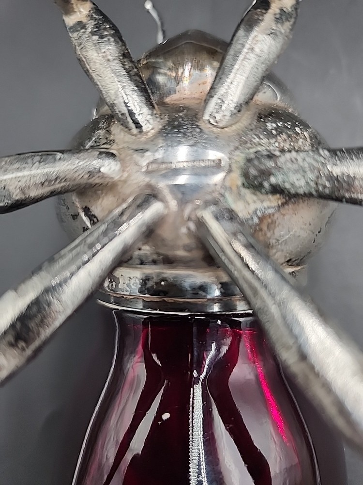 VINTAGE SILVERPLATE RUBY RED GLASS FIGURAL BEE HONEY POT BY IRONGATE PRODUCTS