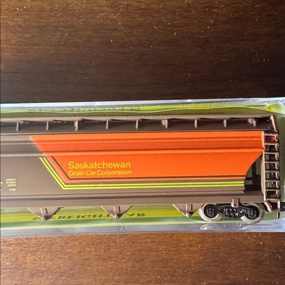 Model Power N Scale Set of 4 Hopper Freight Cars (New)