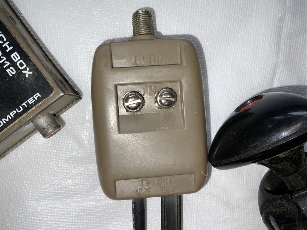 UHF/VHF/FM Band Separator Switch Box Ca010112 Video Command Lot Untested