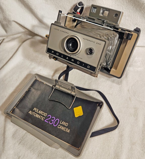 Polaroid Automatic 230 Land Camera Used