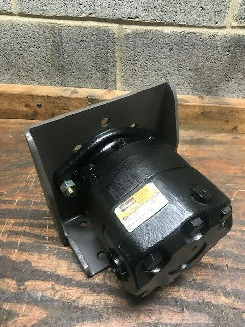 Hydraulic Motor Pump Mount Bracket SAE B 2 bolt or 4 Bolt