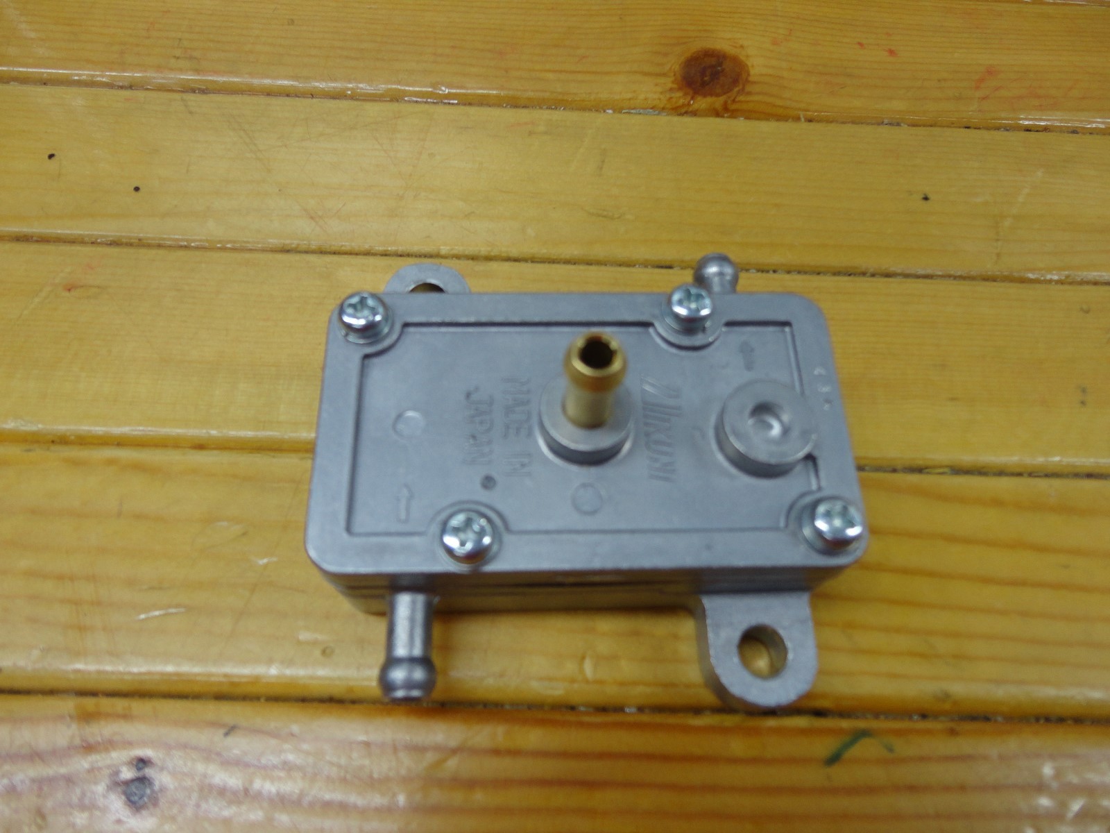 NEW MIKUNI FUEL PUMP DF44-211 SINGLE OUTLET FITS MANY