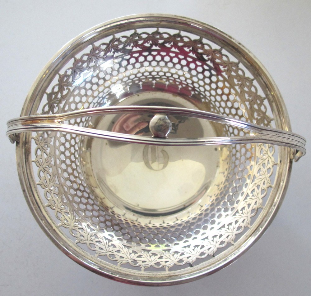 WALLACE Silversmiths STERLING SILVER DISH Moving Handle Pierced Design BASKET