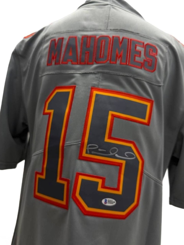 Hand Signed JERSEY Patrick Mahomes Autographed Size M BAS Authentication