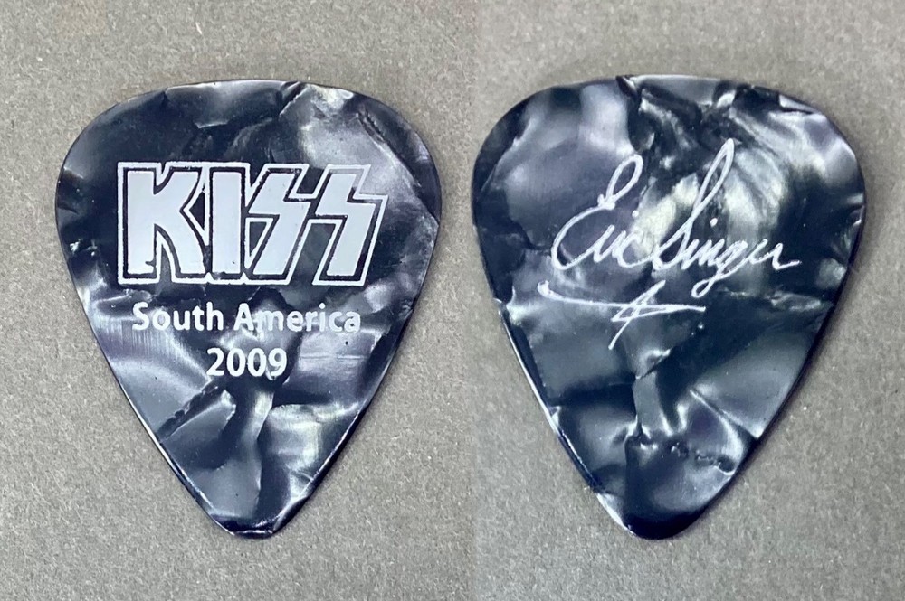 ✨Very Rare South America KISS Eric Singer Silver on marble gray guitar pick!!!✨
