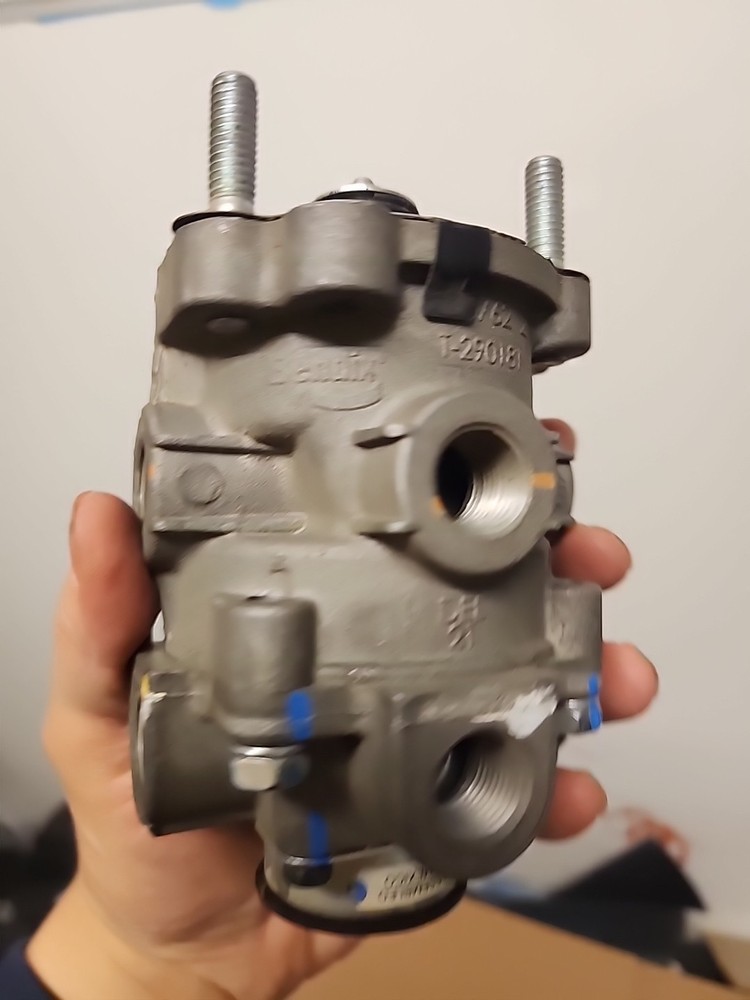 Bendix E6 Foot Brake Air Valve