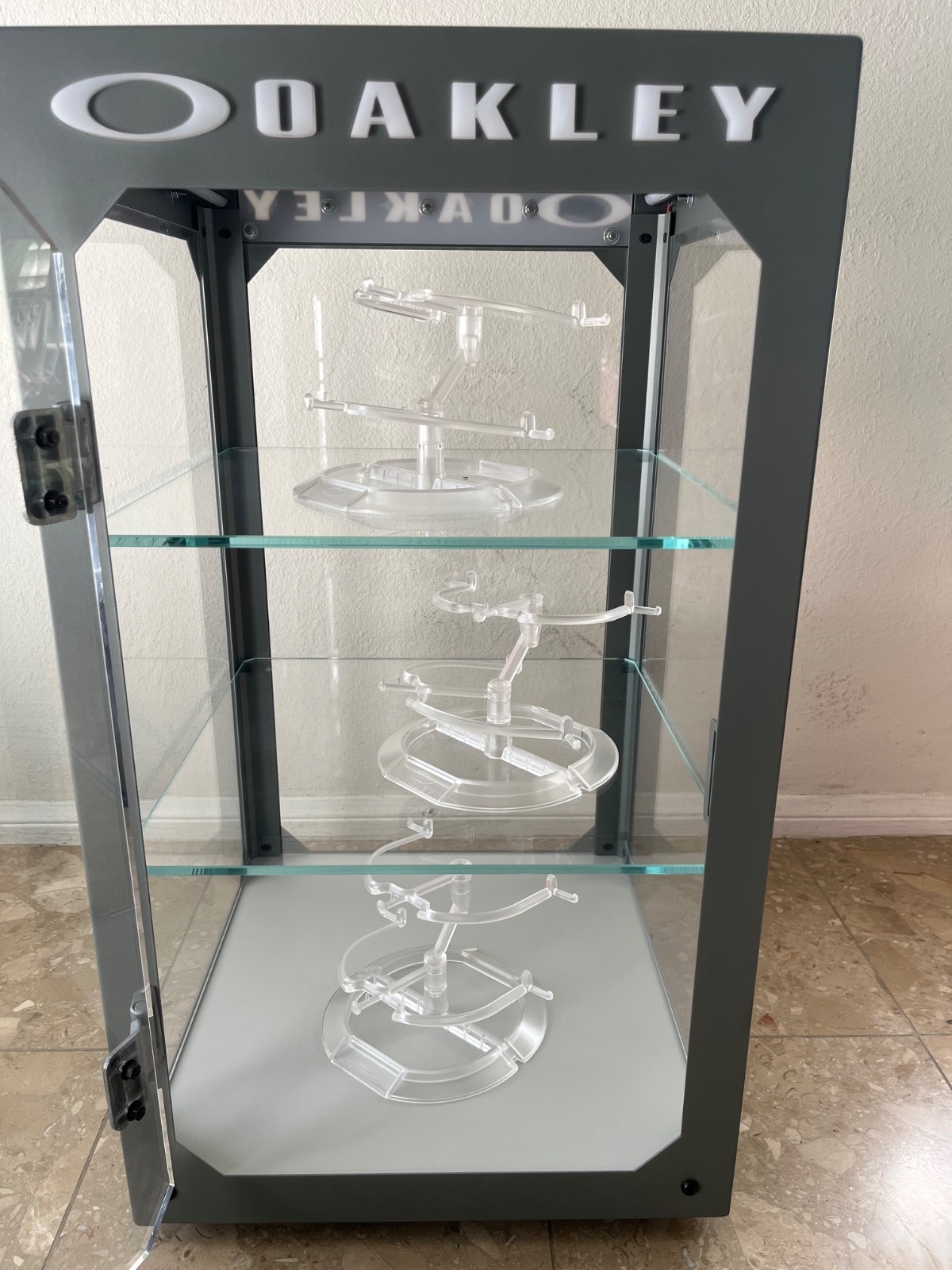 Oakley RARE 3 Tier Countertop Sunglasses Display Case W/ 3 Clear Stands and Key
