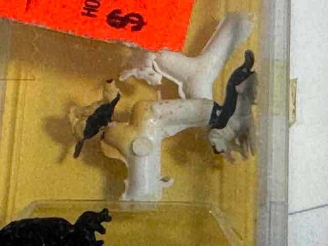 Preiser 4165 HO Scale Dogs