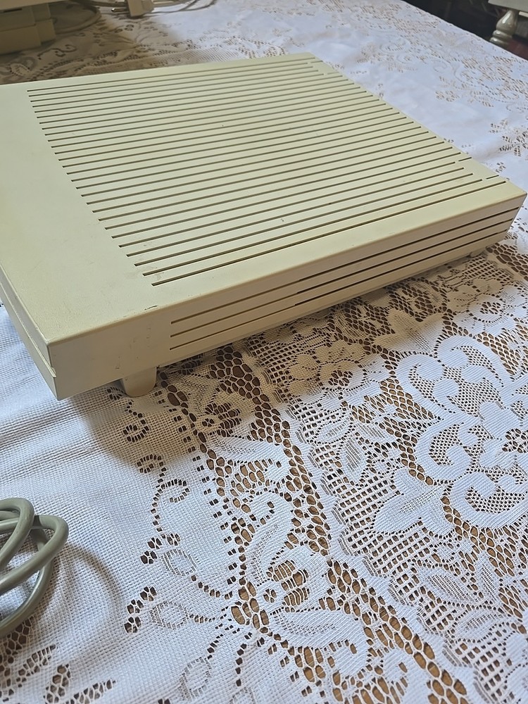 Apple Macintosh LC M0350 Desktop Computer