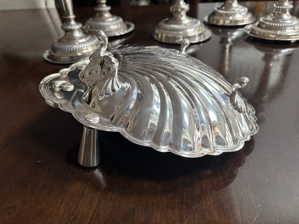 THE SHEFFIELD SILVER Co.Clam Shell Claw Feet Serving Dish w/Candleholders 11”