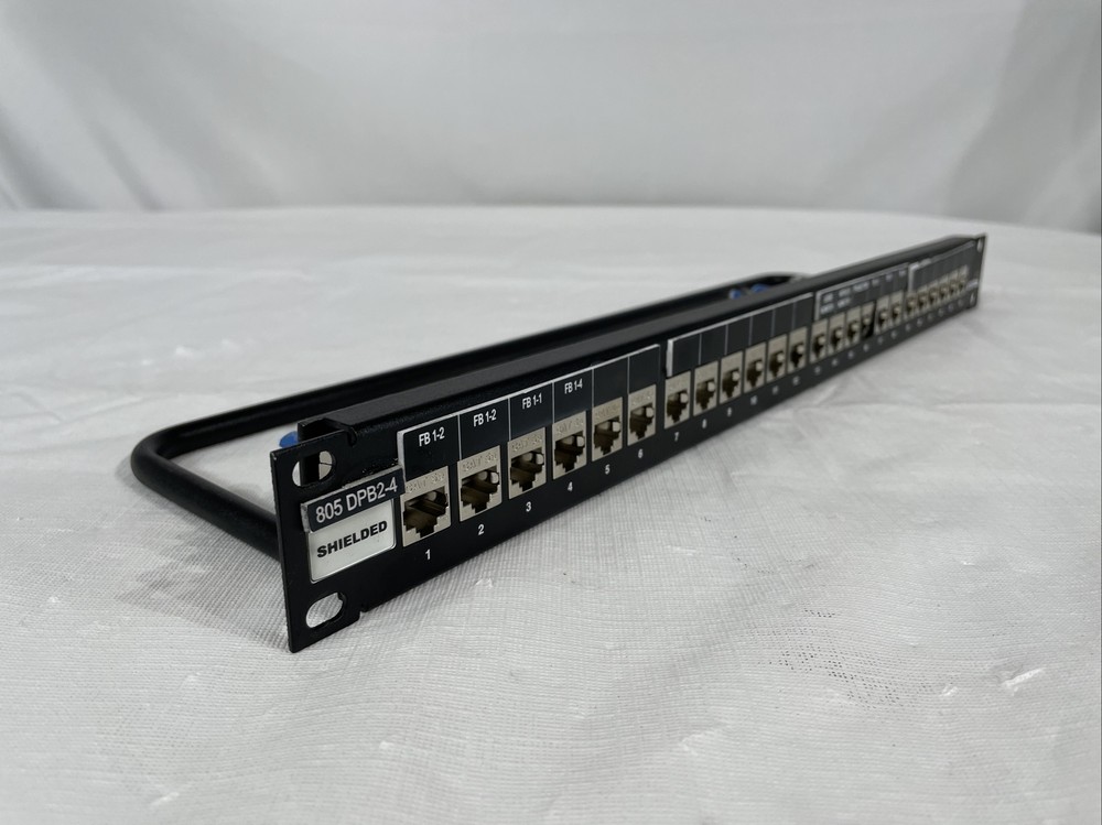 Leviton Cat 5e Flat Universal Patch Panel 24-Port, Cable Management Bar