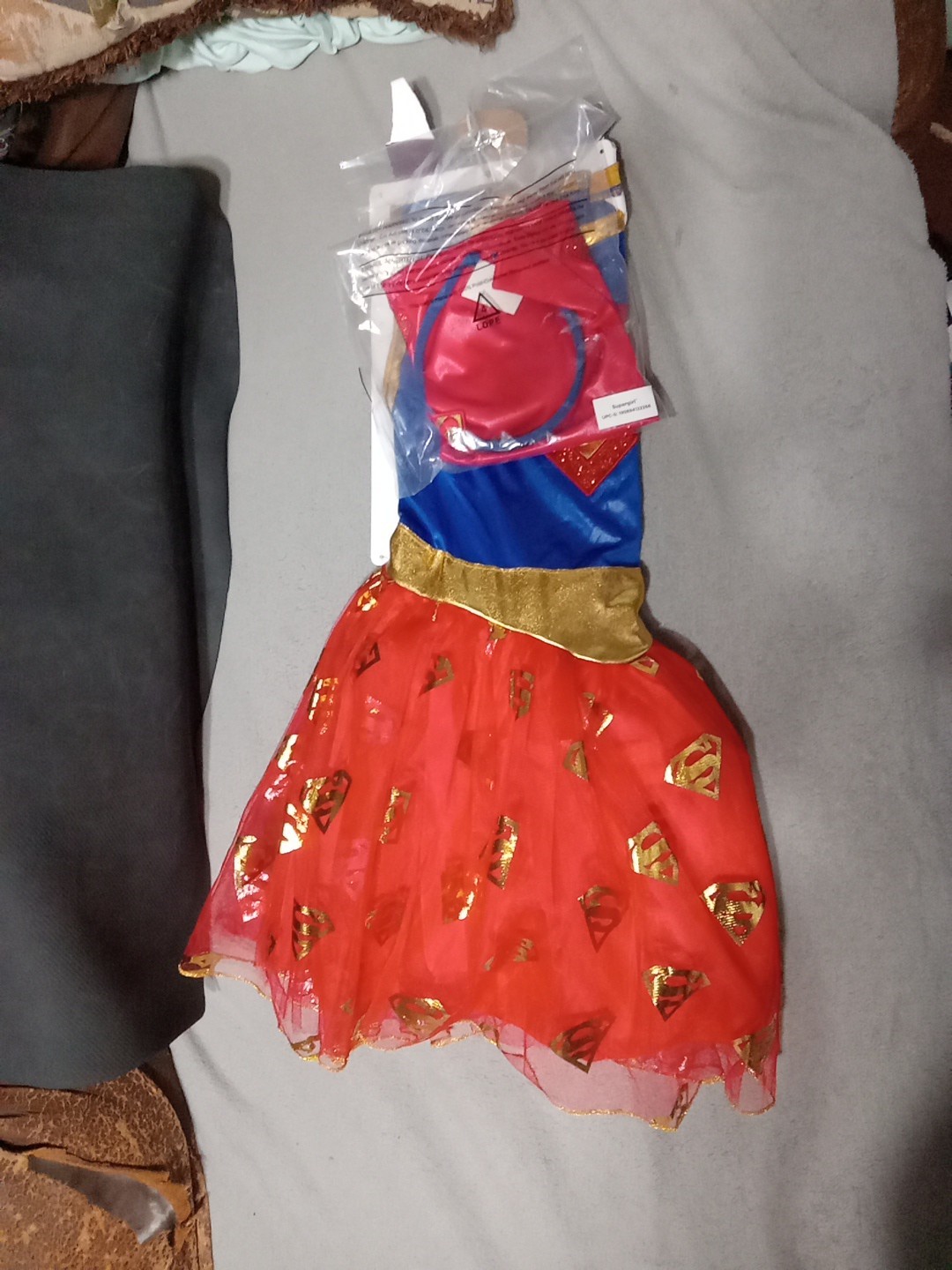 "Supergirl" DC Comics Complete Costume Girls Size S (6/6X) (Package Torn)