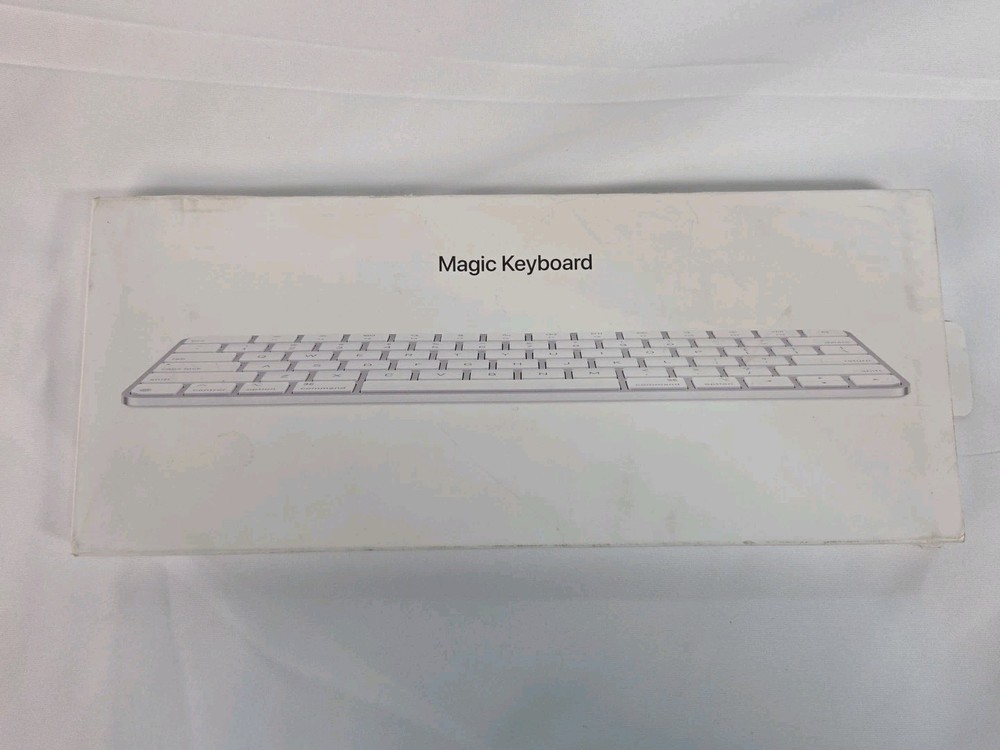 Apple A2450 Magic Keyboard Silver/White