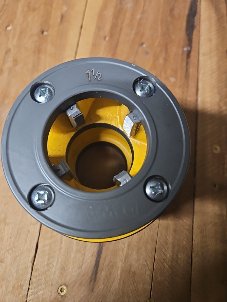 1 1/2" Manual Pipe Threader