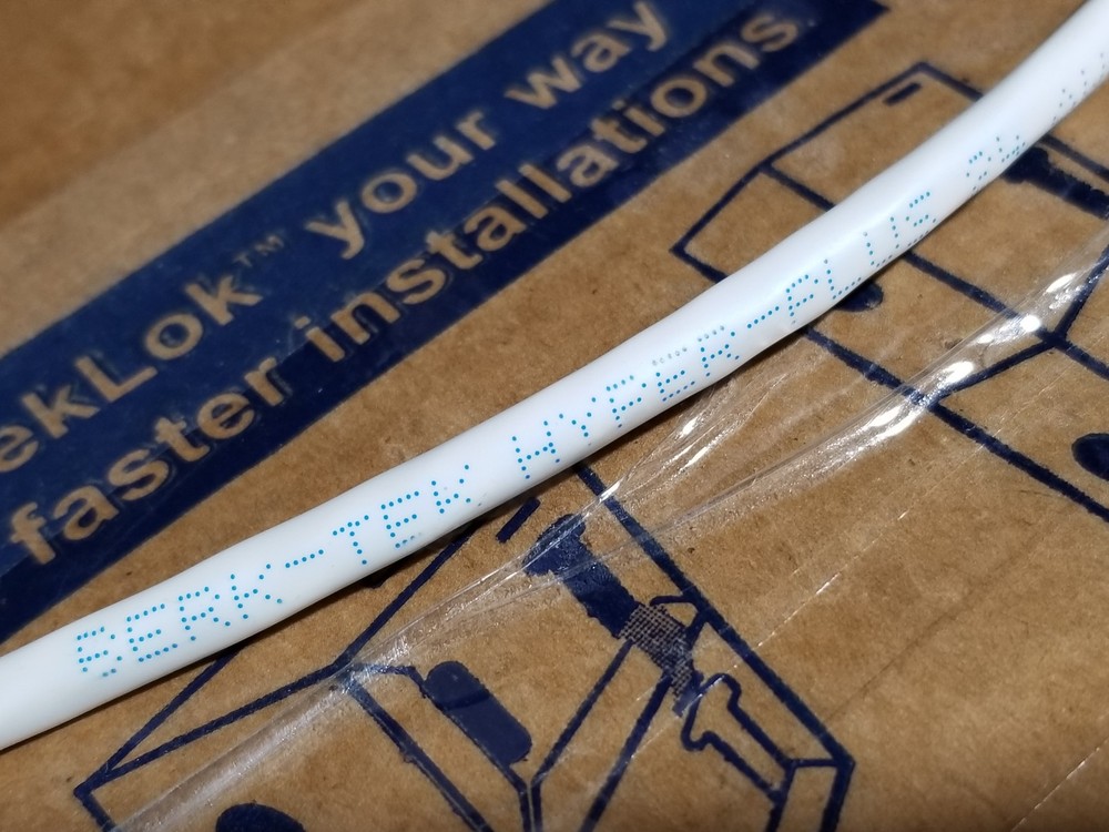 Berk-Tek 24/4P HyperPlus Cat5E Riser U/UTP Network Cable White /100ft