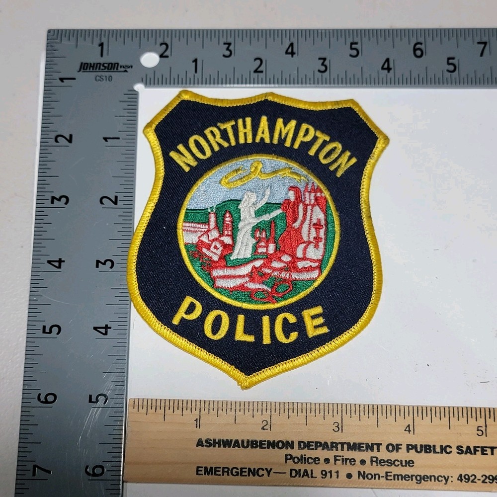 Bin1 b8 Police patch Massachusetts Northampton