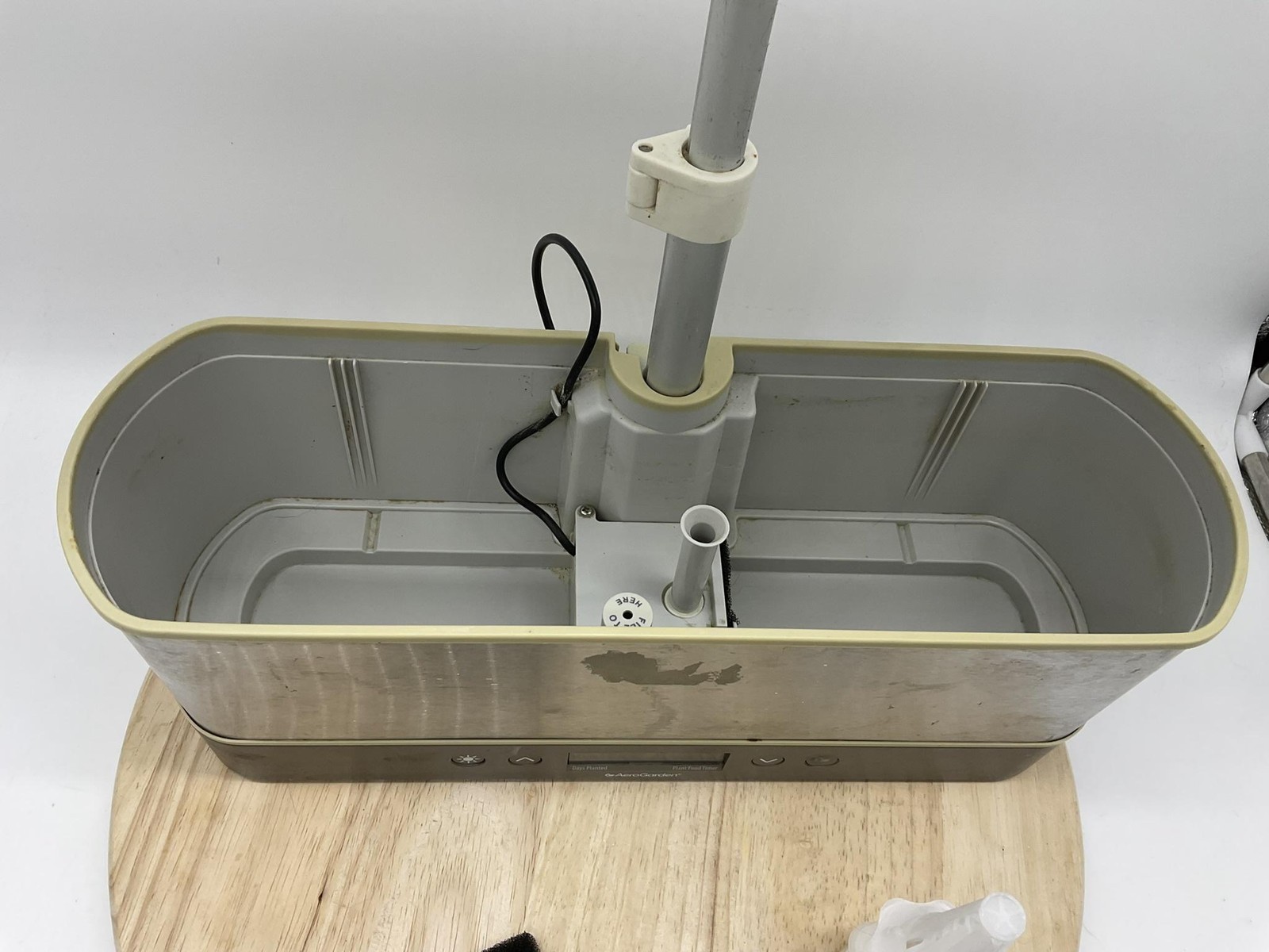 AeroGarden Harvest Elite Slim Silver 6 Pod Garden Indoor Hydroponic W/ Seed Kit