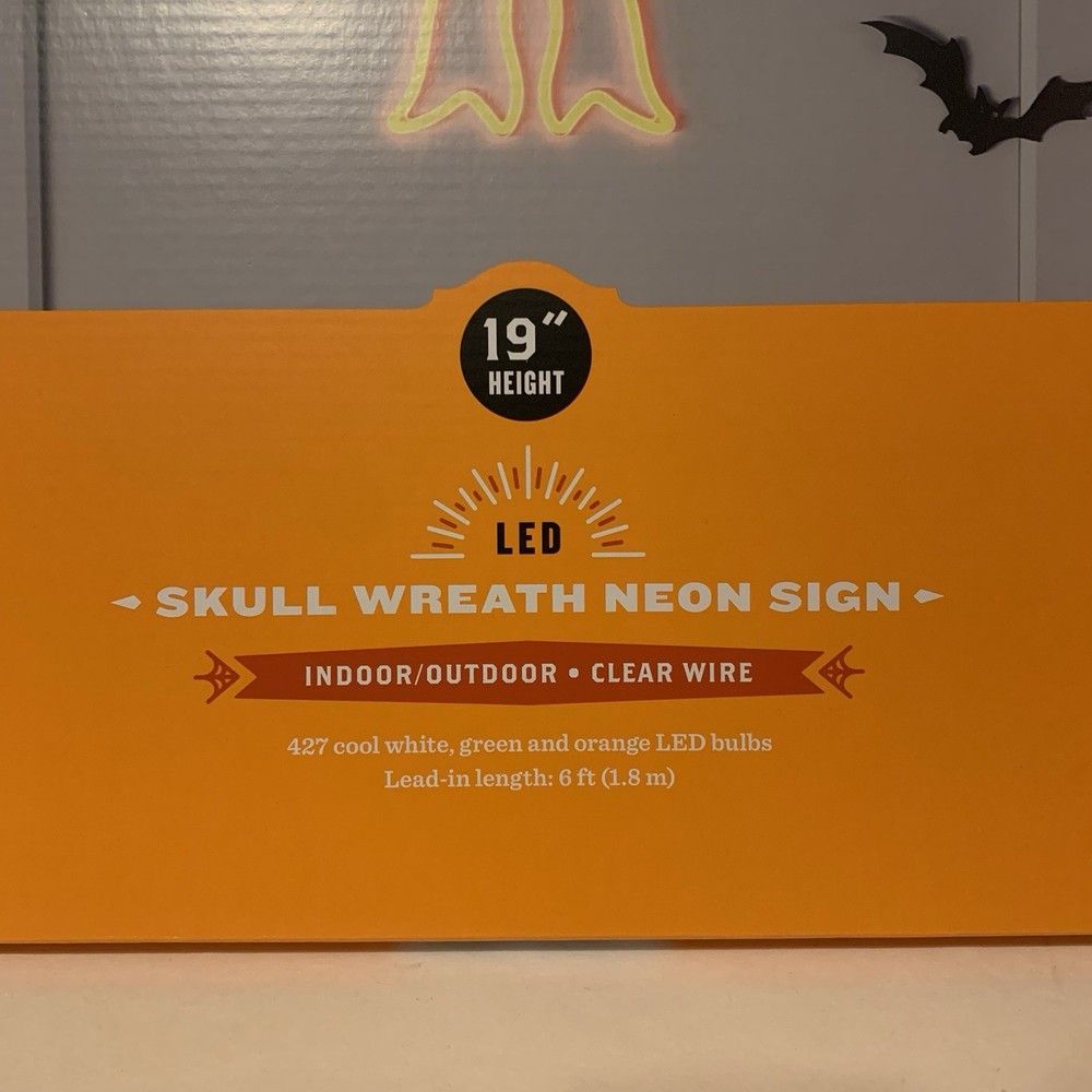 HYDE & EEK! Skull Wreath Neon Wall Light NEW