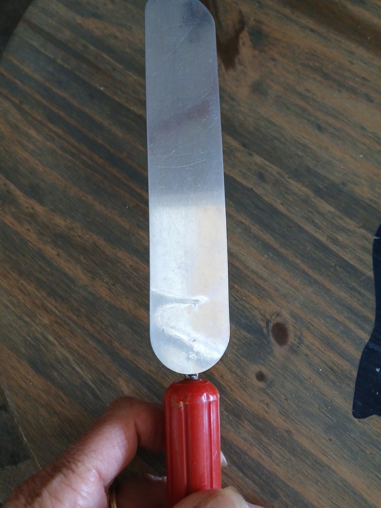 Vintage Cake Spatula Bullet Ribbed~Red Bakelite(?).