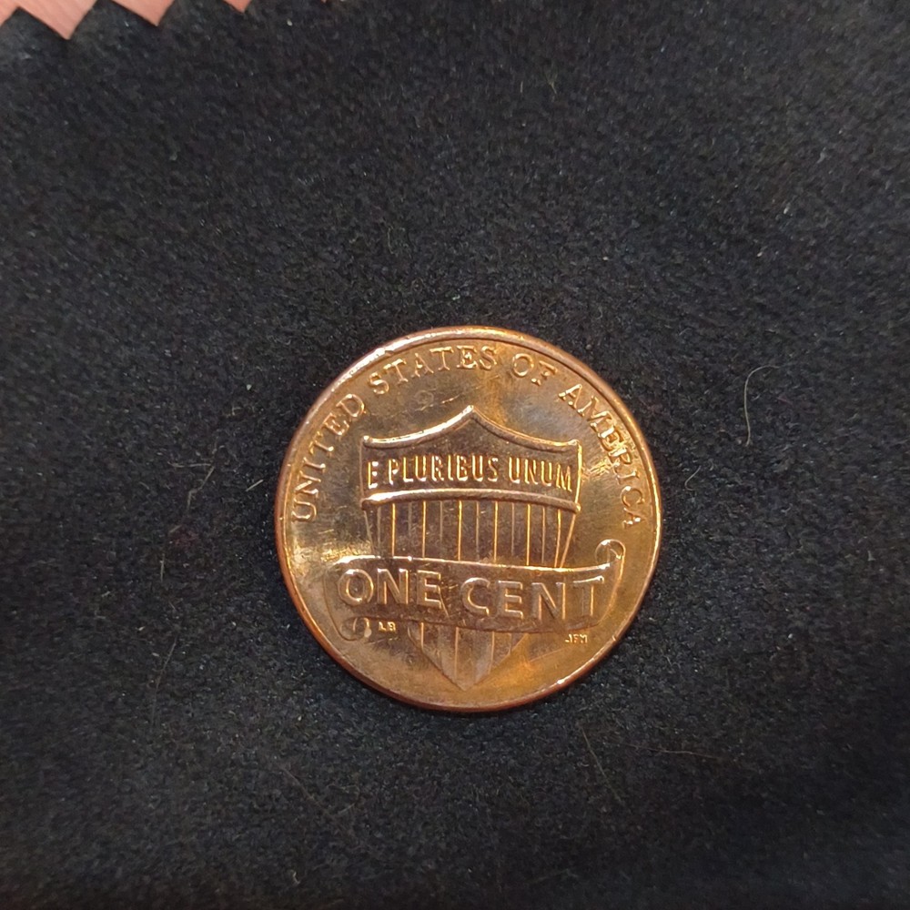 2011 Lincoln Shield Small Cent circulated no mint. error.