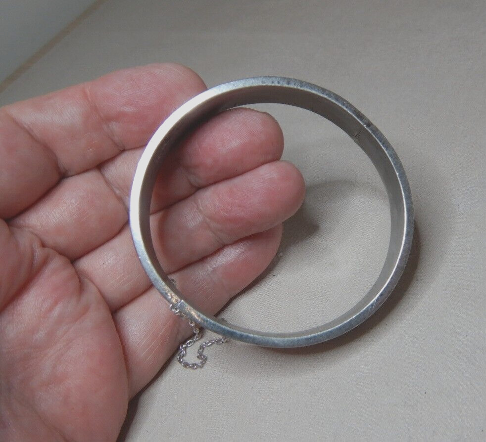 VINTAGE STERLING SILVER HINGED OPENING BANGLE SIAM STERLING 3679