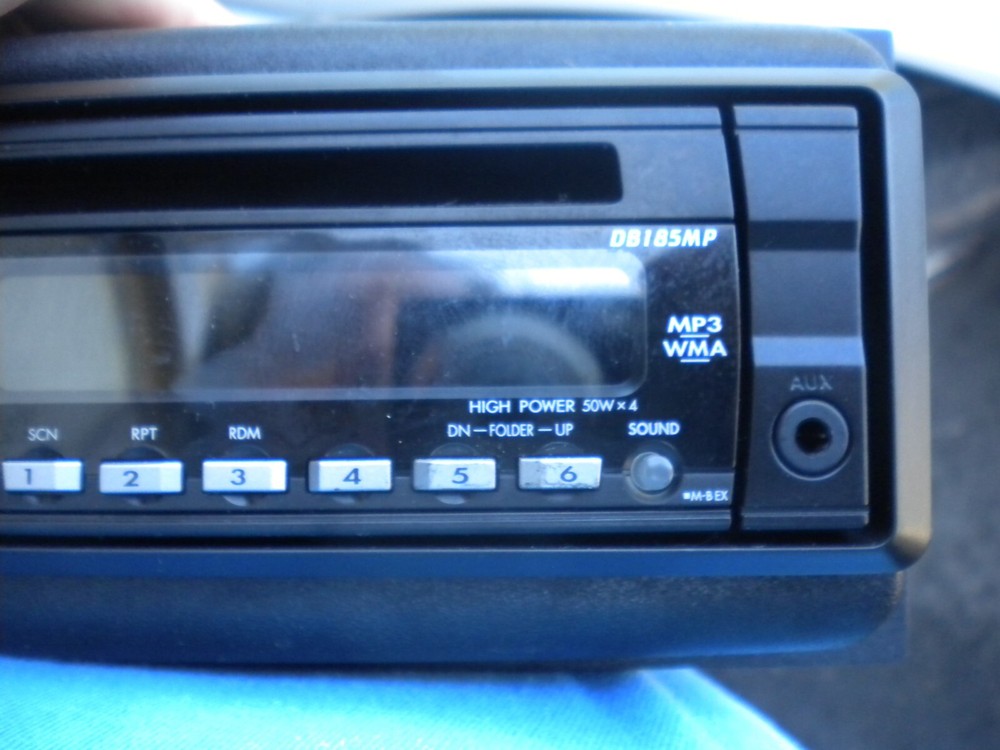 CLARION DB185MP CAR STEREO