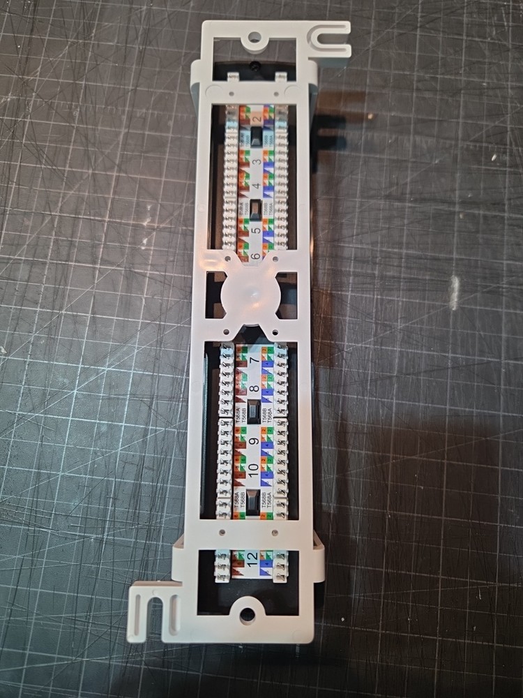Tec Mojo PANEL VERT CAT 6 12-PORT Patch Panel