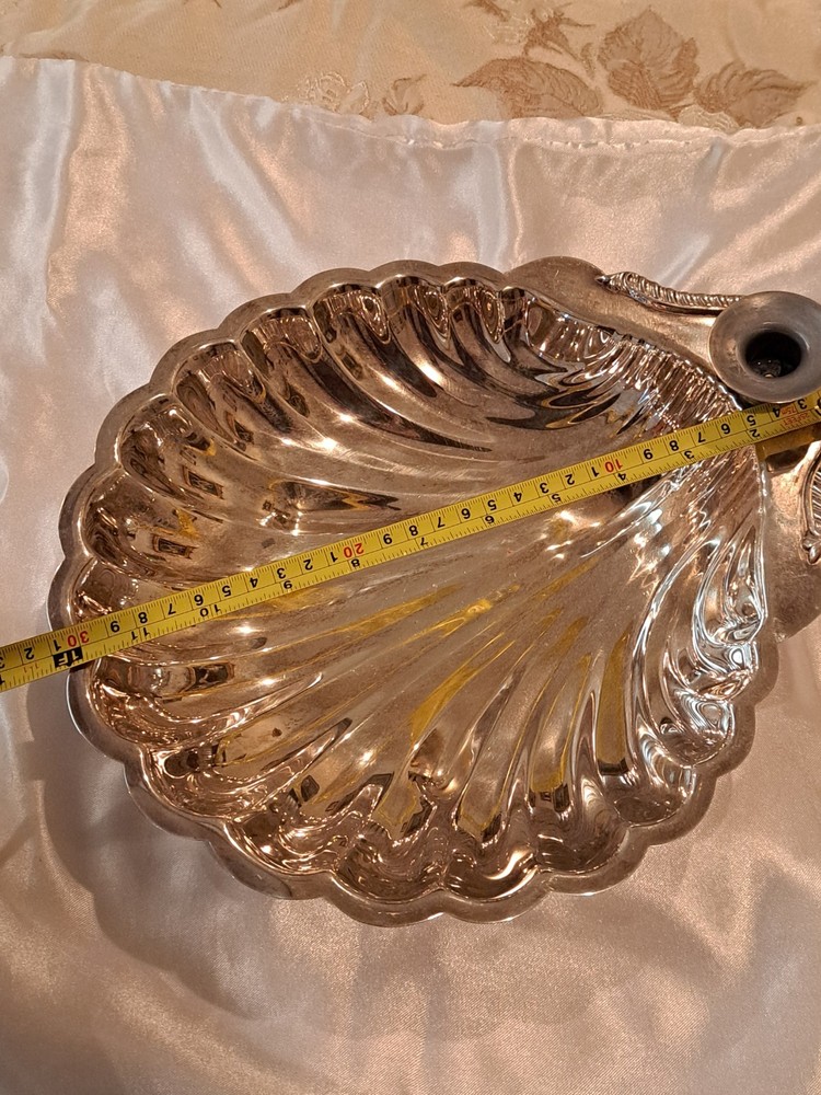 Leonard Silver Silver-plate Clam Shell Shaped Serving Bowl with Candle Holder