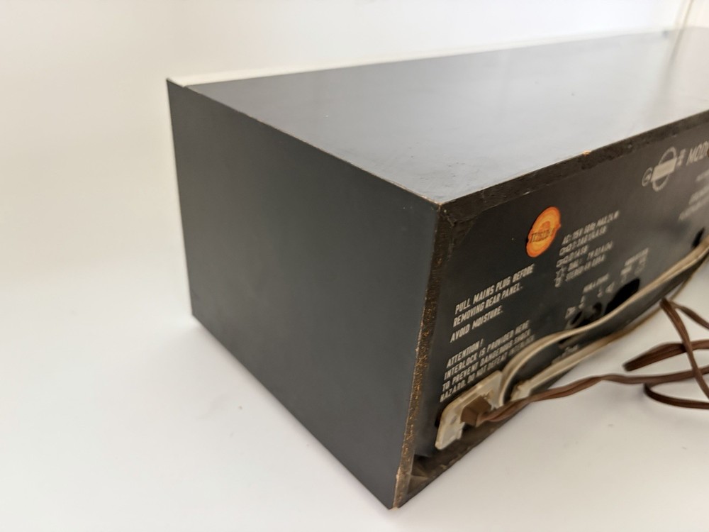 Vintage Grundig Model RF 2160U Solid State Stereo Read Description