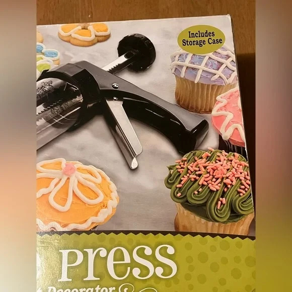 NIB Nicole’s Kitchen Cookie Press & Dessert Decorator