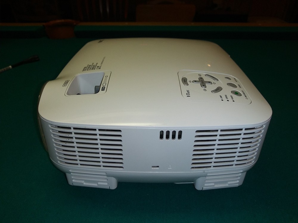 NEC VT695 Portable Projector LCD Multimedia Data w/ Remote Cords & Ceiling Mount