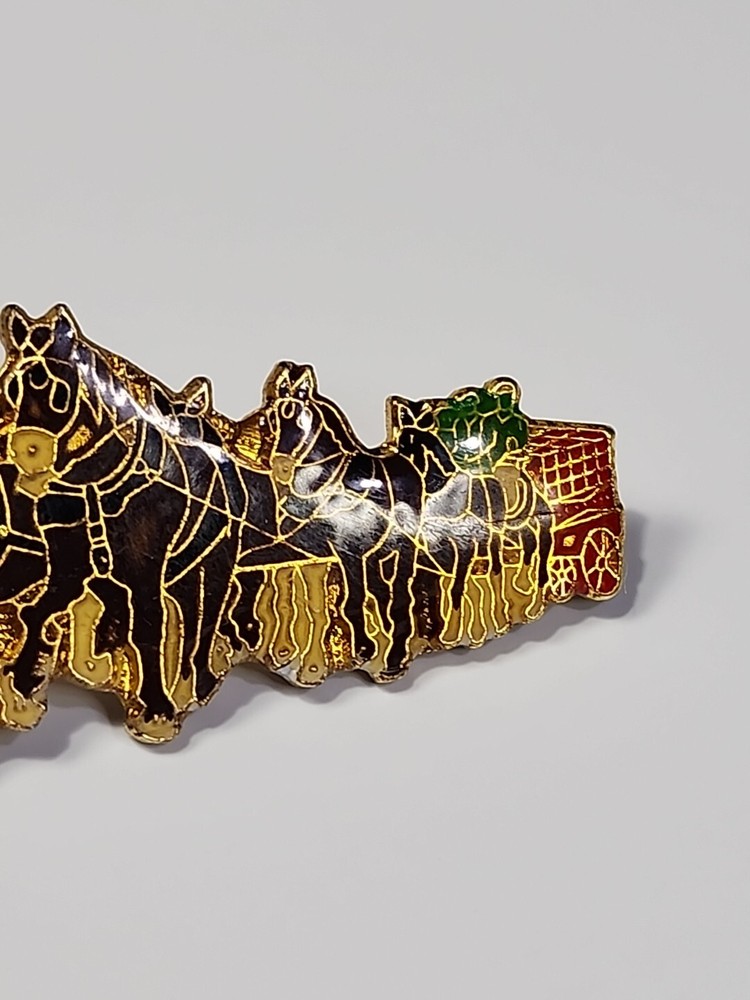 Budweiser Clydesdales Pulling Beer Wagon Lapel Pin Anheuser-Busch
