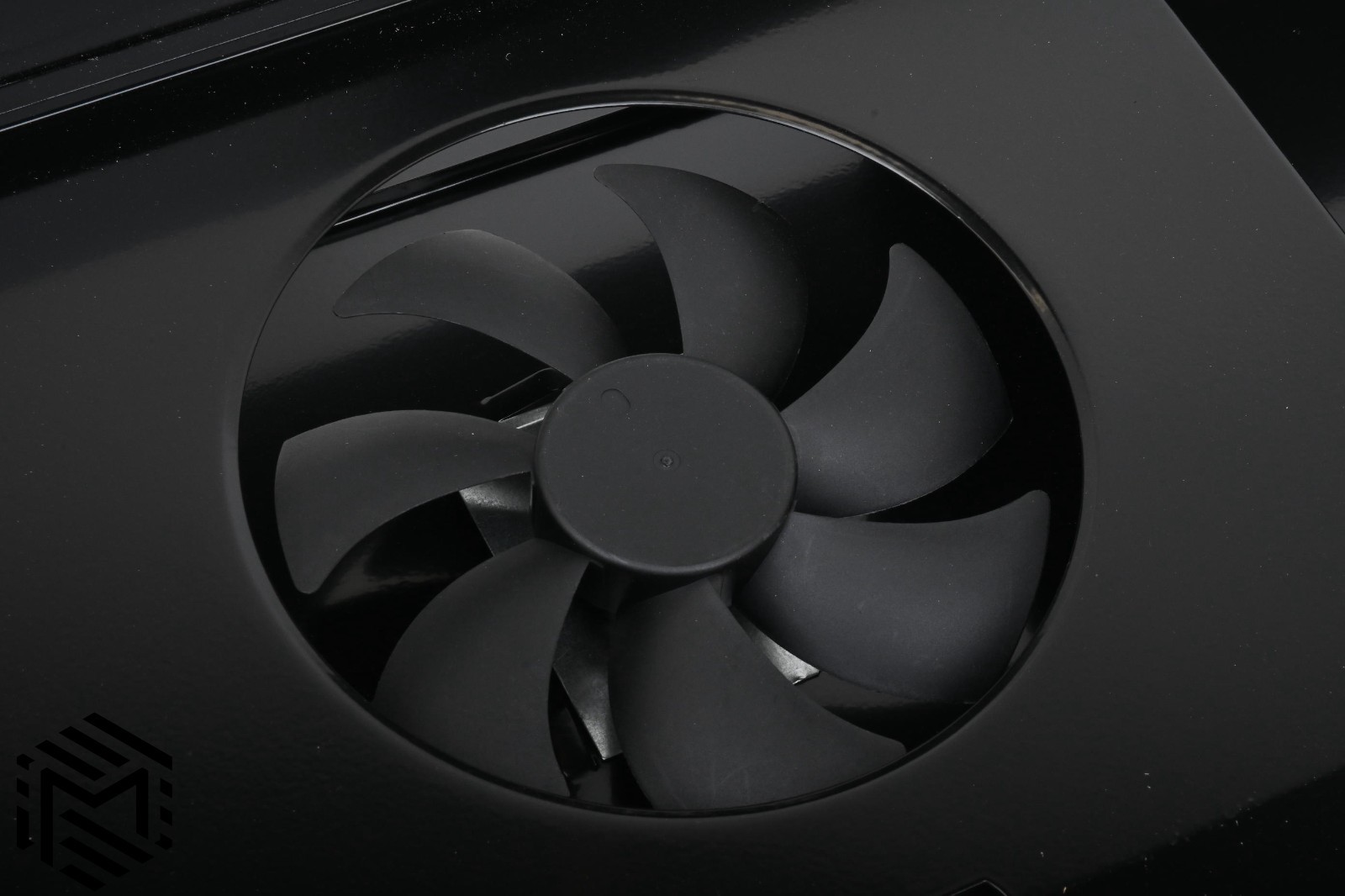 Scratched - Magic Chef MCRH31VB Range Hood – Black - RV Vent Hood - 12V 1A DC