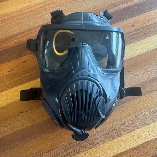 AVON C-50 PROTECTIVE GAS MASK SIZE MEDIUM