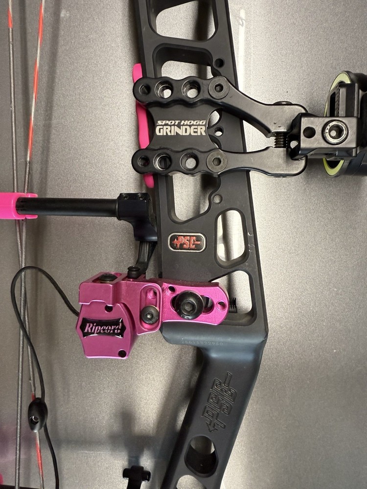 PSE Evoke 35 RH 60# Compound Bow KUIU VERDE camo & LIVEWIRE Strings