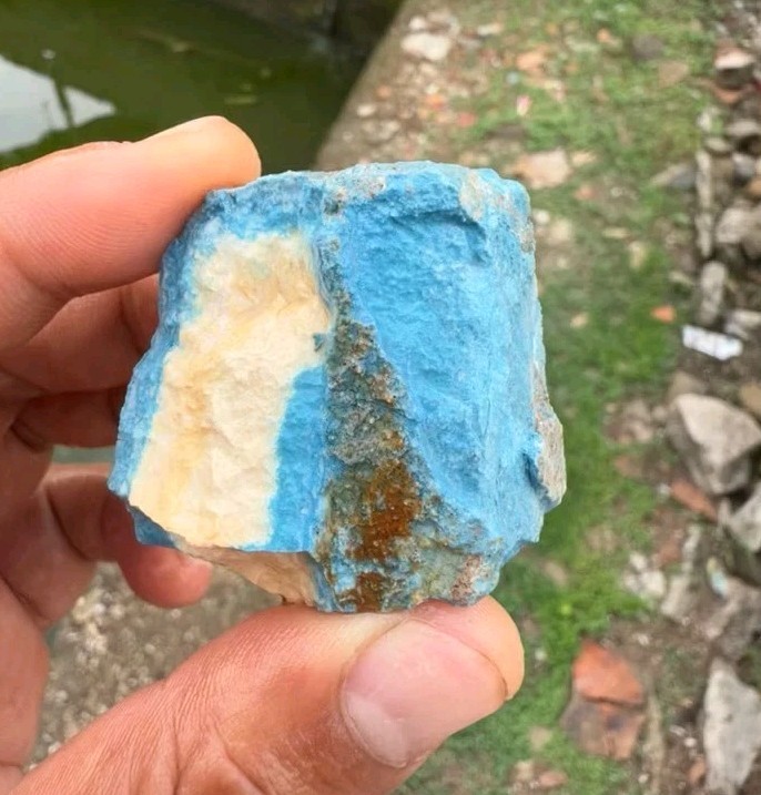 1 KG LOT NATURAL UNTREATED HIGH QUALITY ROUGH BLUE ICE GLACIERITE SPECIMEN