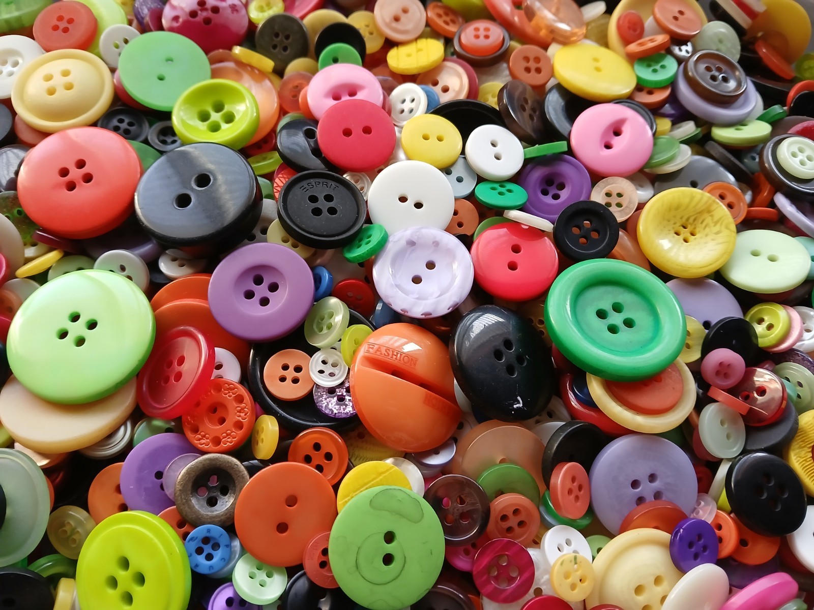1000, 500, or 200 Sewing Buttons: Assorted Mix of New and Vintage