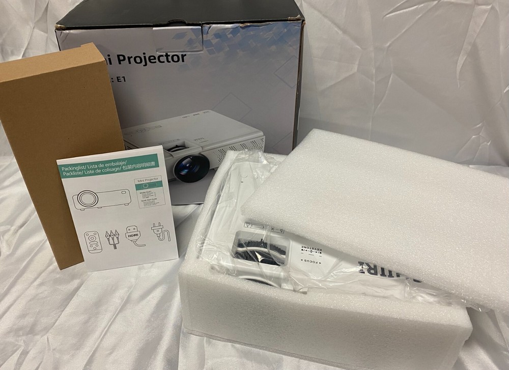 SHIIRI MINI Projector, MODEL E1, New(opened Bx) Home Theater Projectors