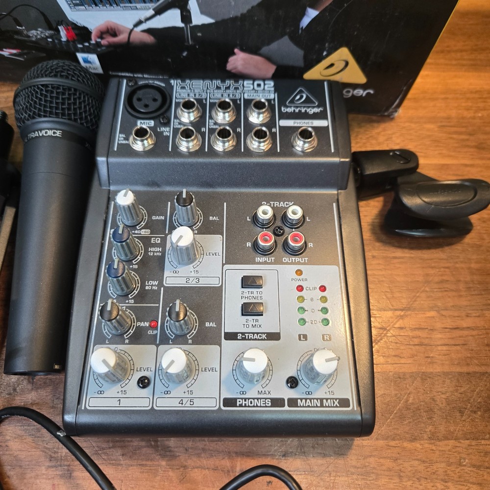 Behringer PODCASTUDIO 2 USB Bundle - Podcasting Bundle