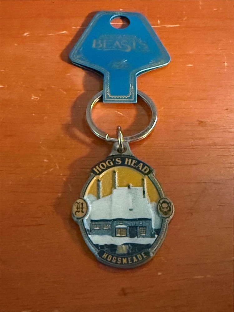 Universal Studios Harry Potter Hog's Head Hogsmeade Keychain Fantastic Beasts